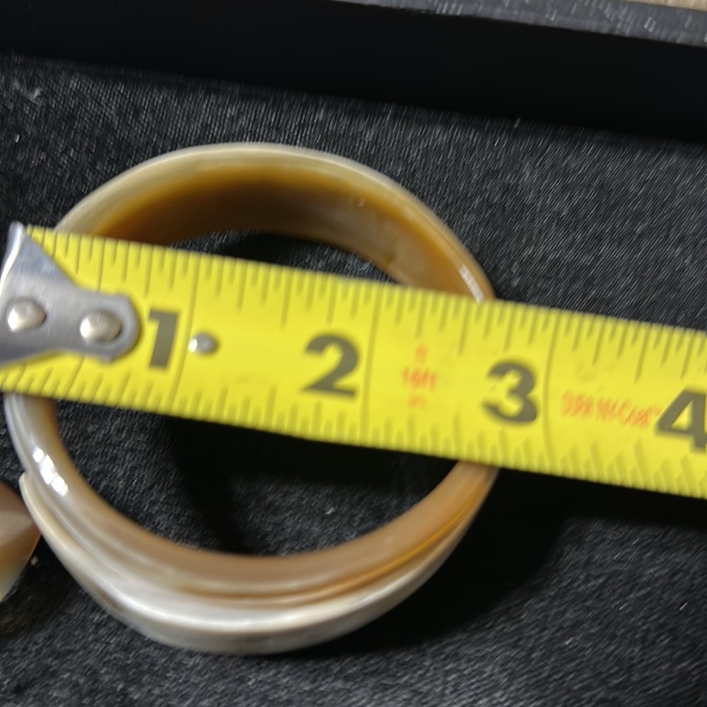Multi colored Buffalo horn/bone bracelet size 6.35 cm - Picture 3 of 3